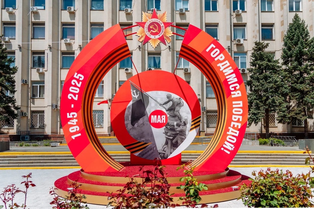  Инсталляция ко Дню Победы, установленная в Симферополе // Фото: Туристический портал Республики Крым, Ксения Гасица 