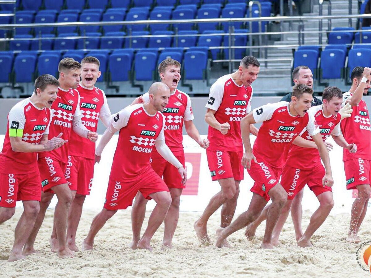    Игроки пляжного "Спартака"© Фото : Пляжный "Спартак" / Telegram