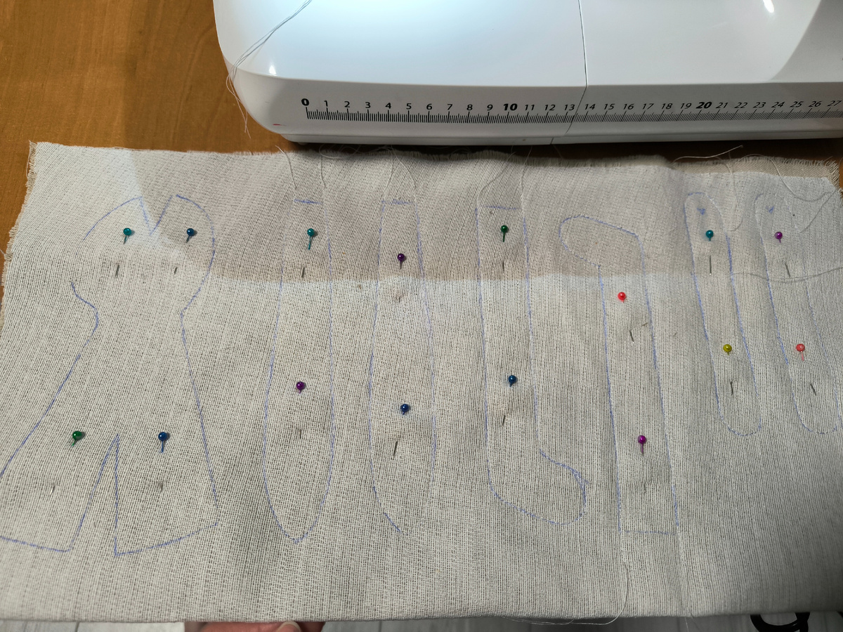 Детали прошиты, осталось вырезать