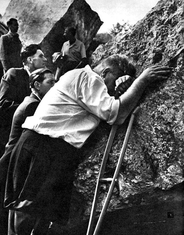 На руинах Брестской крепости.