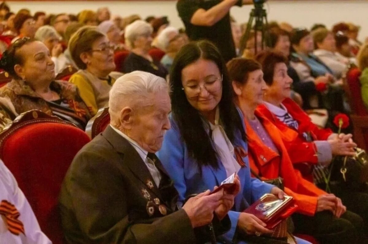    В Астрахани чествуют ветеранов и героев