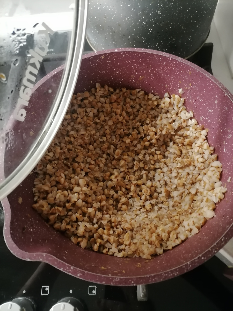 Просто отварная гречка.