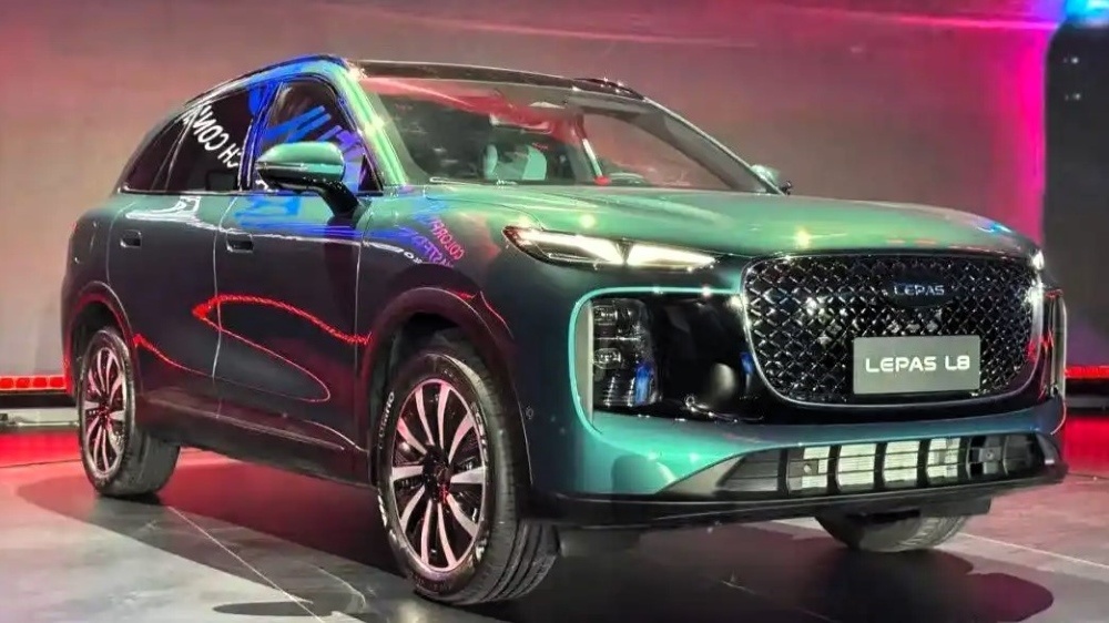 Кроссовер Lepas L8 на презентации в Китае / фото из соцсети Weibo  📷
