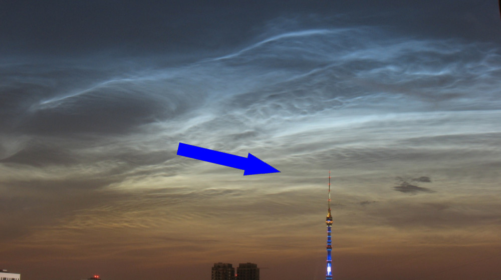    Светящиеся облака над Москвой это испытания секретного климатического оружия или просто красивое явление