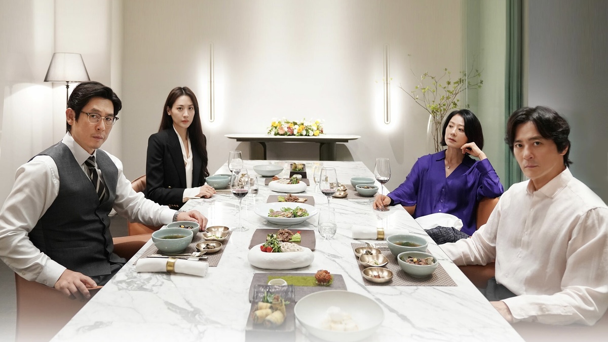 Фрагмент постера фильма «Нормальная семья»