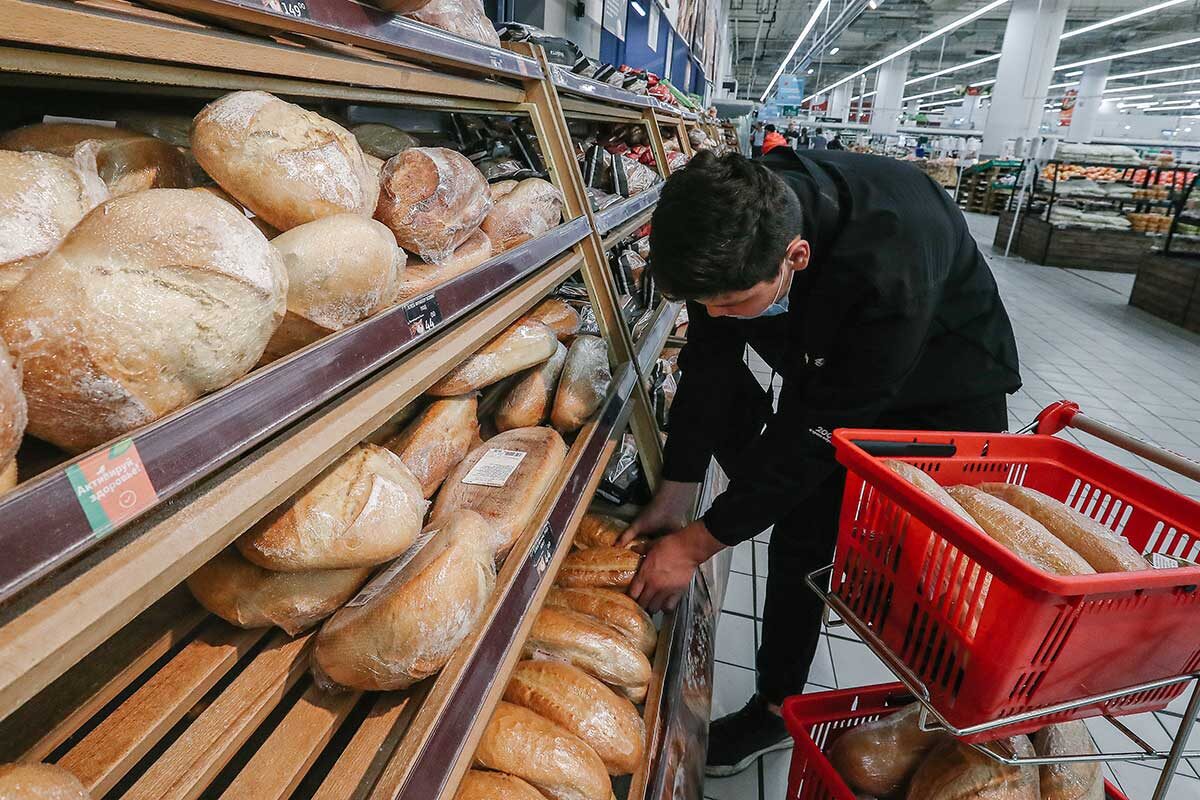 Андрей Любимов / РБК📷Белый хлеб содержит легкоусвояемые углеводы, за счет чего человек быстро получает энергию и приходит в работоспособное состояние