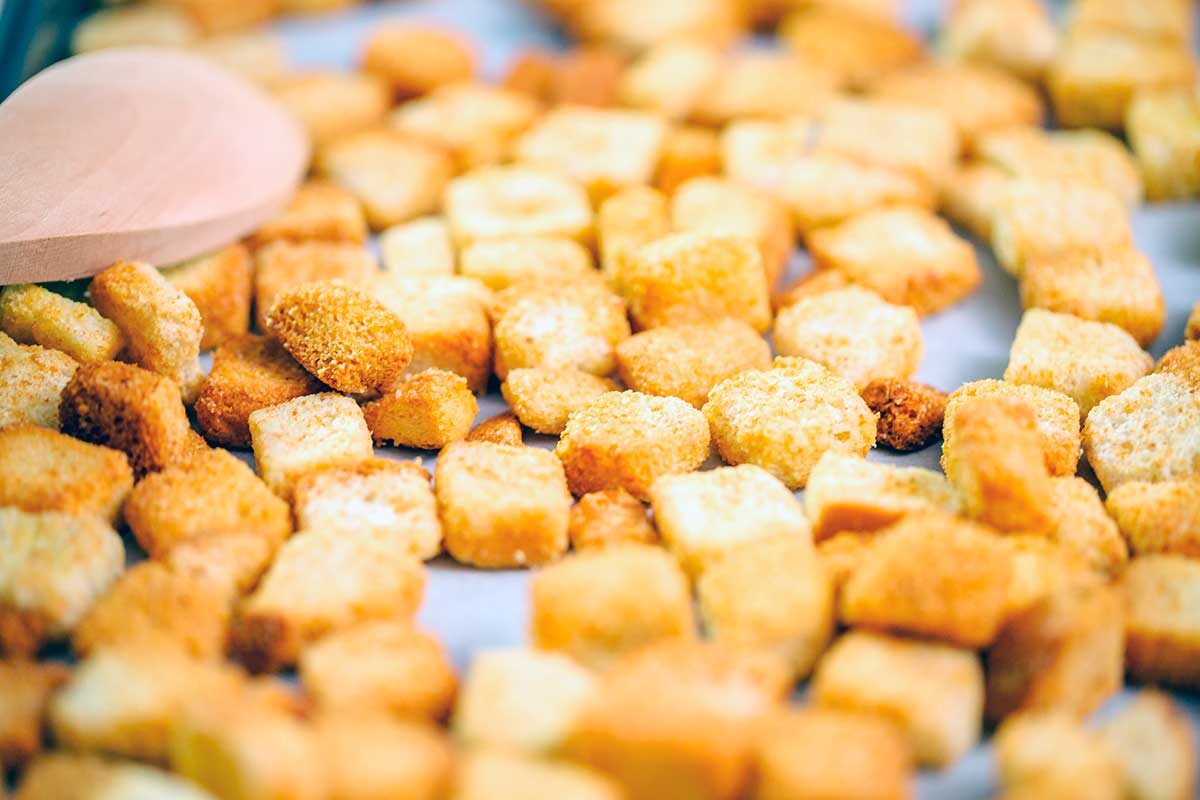 Arina P Habich / Shutterstock / FOTODOM📷Сухари из белого хлеба полезнее, чем свежий хлеб