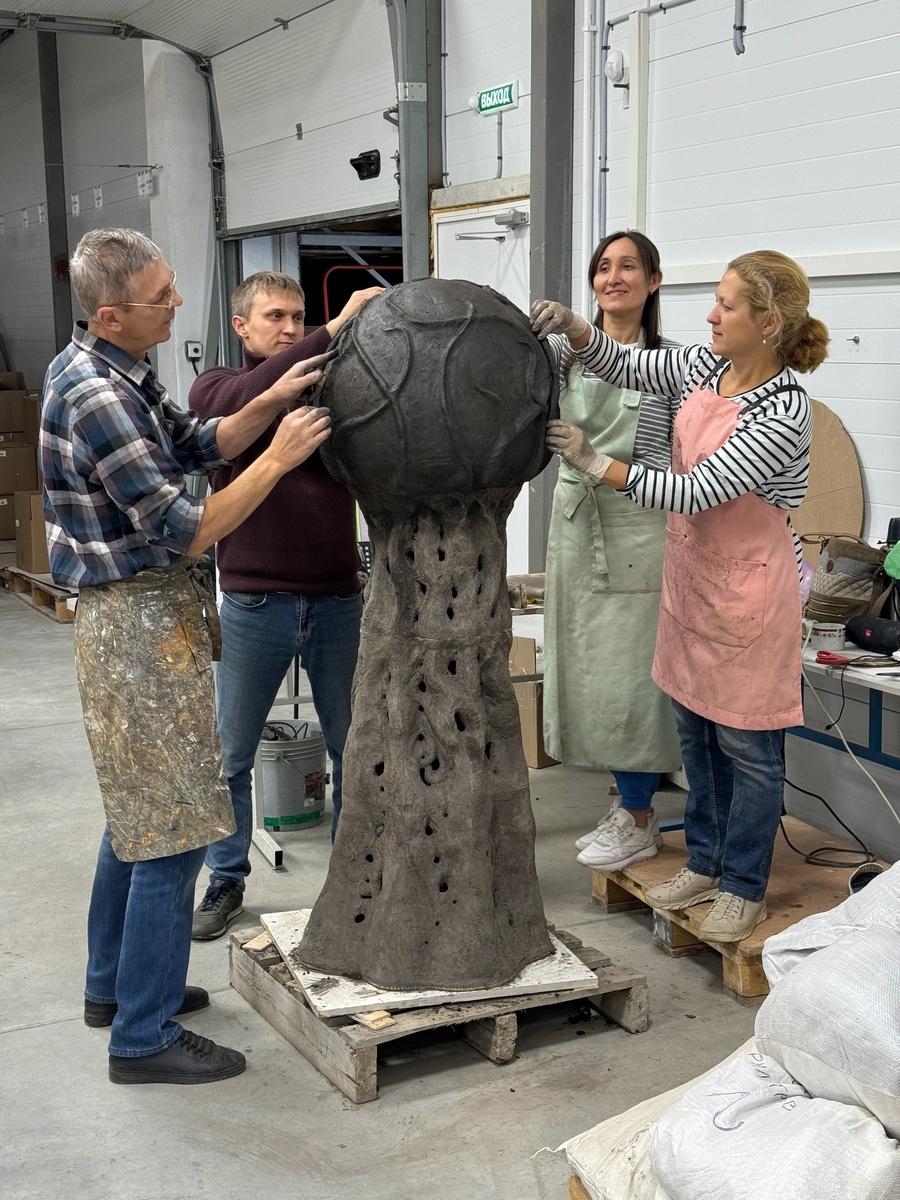 🔥🔥🔥Друзья, у нас уникальное событие!
Осенью 2024 года мы совместно с нашей командой лепили дерево по проекту Натальи Обориной. Тогда у нас не получилось обжечь скульптуру, так как выпал снег. Мы решили подождать весны, и время настало — мы готовы обжечь нашу скульптуру!

Дорогие друзья! 18 мая в живописном месте на берегу залива, всего в 30 км от Перми, мы приглашаем вас на обжиг ОГНЕННОЙ СКУЛЬПТУРЫ в эко-глемпинге "Место притяжения"! 🔥

✨Что вас ждет?
Это будет феерическое огненное шоу, захватывающее дух и разжигающее воображение!

🕒 Программа мероприятия:
С утра мы начнем медленный процесс обжига, постепенно поднимая температуру в печи. К вечеру, около 21:00, температура достигнет головокружительных ✨1300 градусов! В этот момент мы откроем чехол, и вы станете свидетелями ошеломляющего зрелища: раскаленная глина будет светиться ярким красным цветом, а искры и жара создадут атмосферу настоящего чуда!

📍Где: город Пермь. Ясеневая ул., 21, хутор Русское Поле
📅 Когда: 18 мая в 19:00
Стоимость 500₽ с человека
В стоимость включены угощения и напитки.

❤‍🔥Ждем вас!