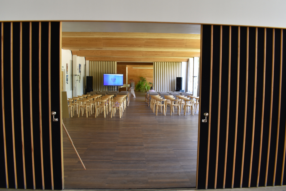 Вход в актовый зал