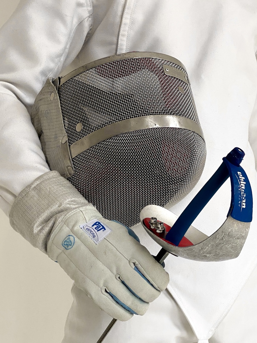 Мы ждем вас на первой тренировке и готовы поделиться с вами своей страстью к фехтованию!