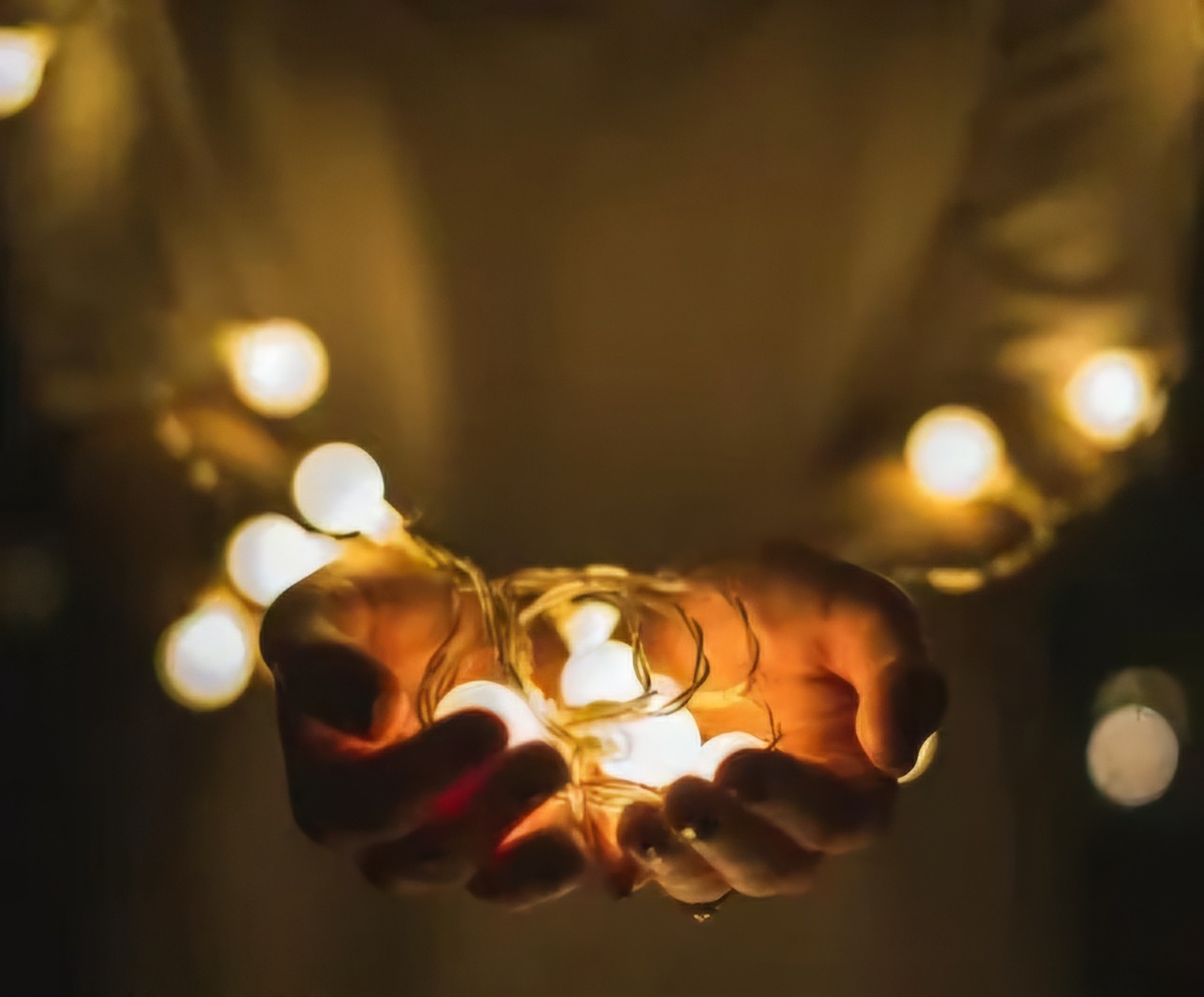 Осознавание - как внутренний свет, равно, ясно и непрерывно освещающий всё пространство восприятия 