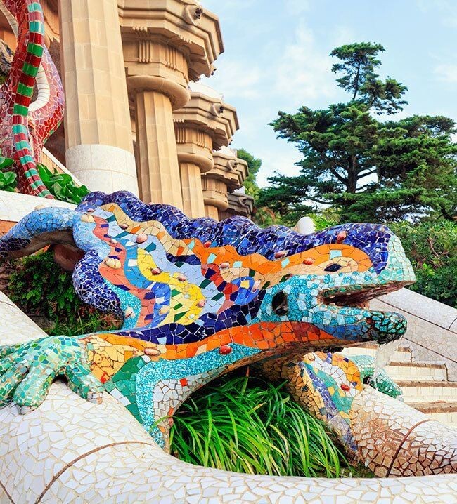 Антонио Гауди, скульптура в Парке Гюэль