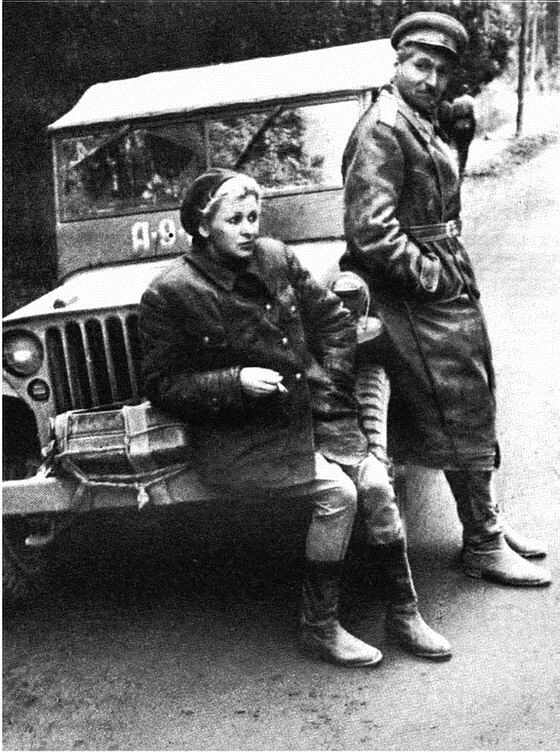 Супруги на фронте, оба. Непарадные. 