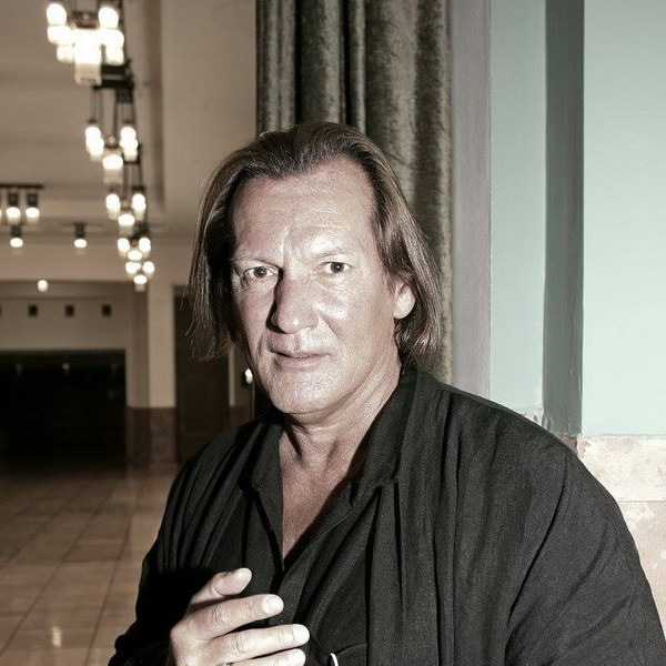     Игорь Миркурбанов превратил «А зори здесь тихие…» в «Ненаглядную сторону» в Ленкоме