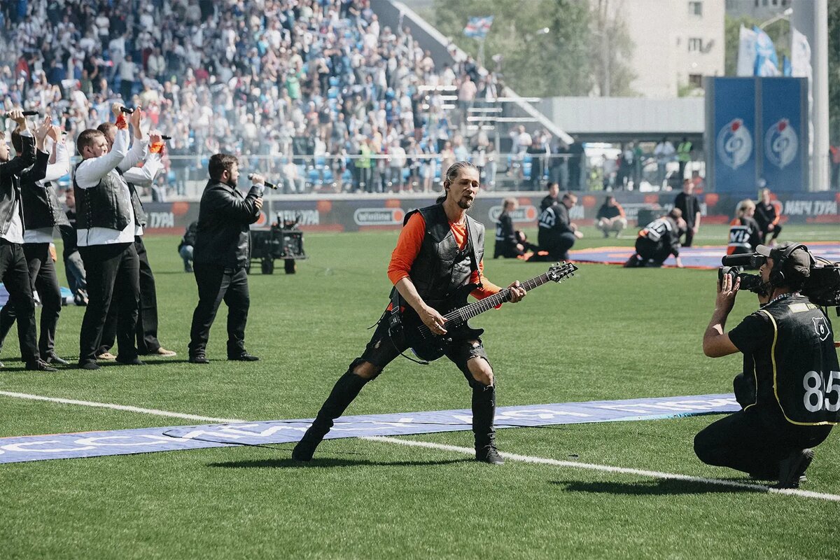 Самый главный хайлайт матча "Факел" - "Спартак" - выступление группы и песня "Туман". Фото ФК Спартак