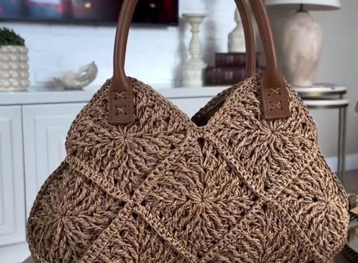 🌺 "Самодельные сумки - новый культ: Искренняя страсть или модный лицемер?"