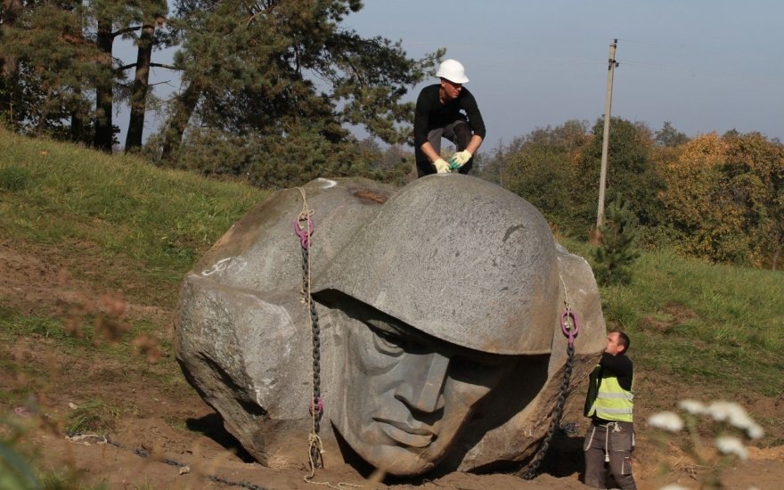 Фото - https://stihi.ru/pics/2020/04/10/4028.jpg