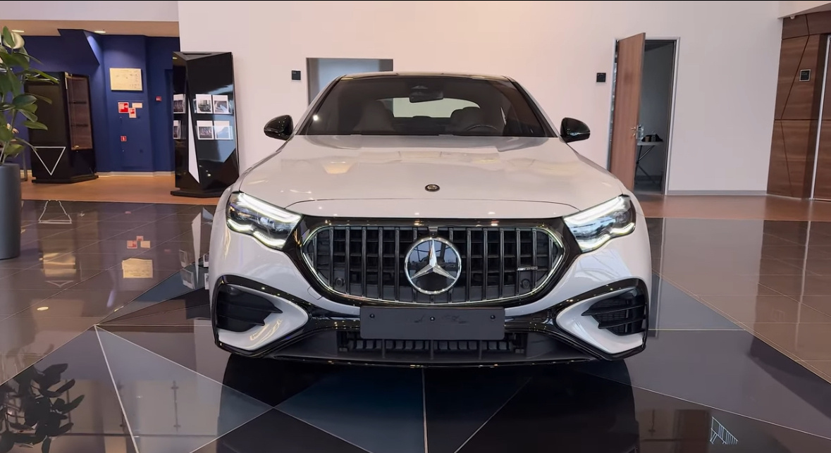 Mercedes-AMG E 53 HYBRID 4MATIC+