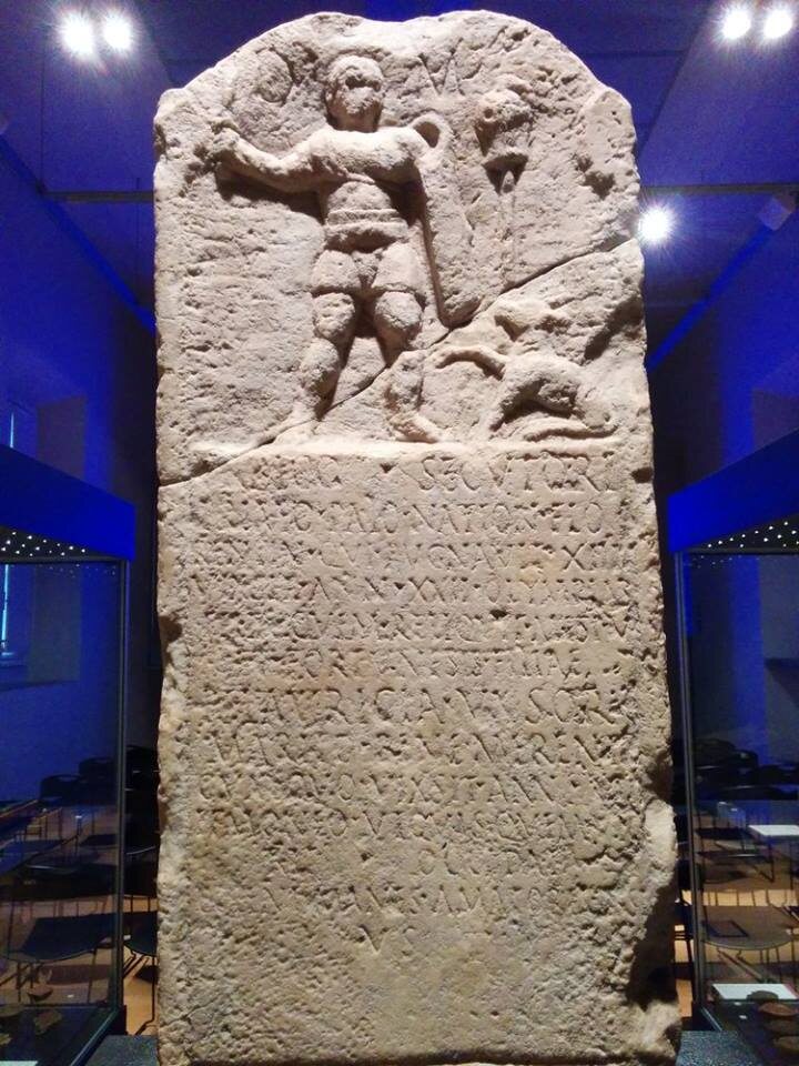 Древнеримский надгробный камень