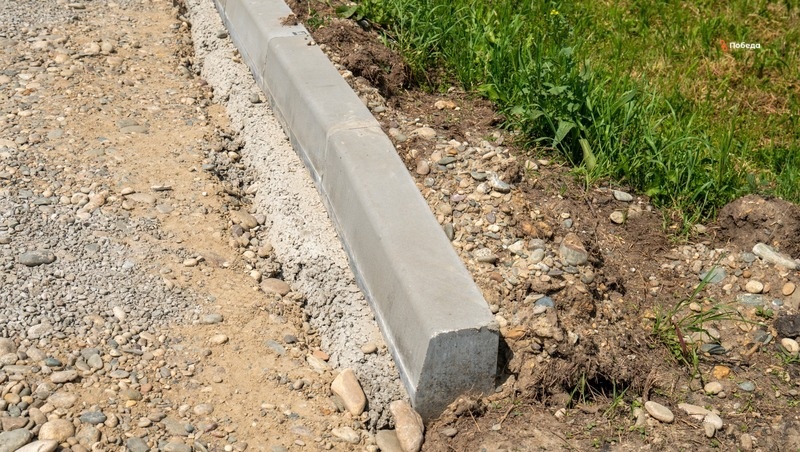    Уже установлено более 1,4 тыс. бордюров Фото: Александр Скрыпник / / ИА «Победа26»