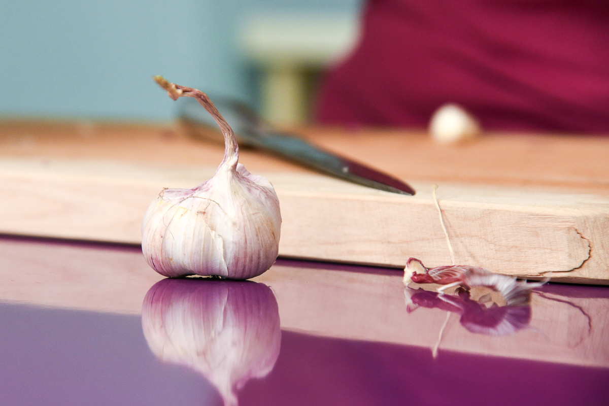    Чеснок добавляем в самом конце жарки. Фото: ИА "Республика"/ Николай Смирнов