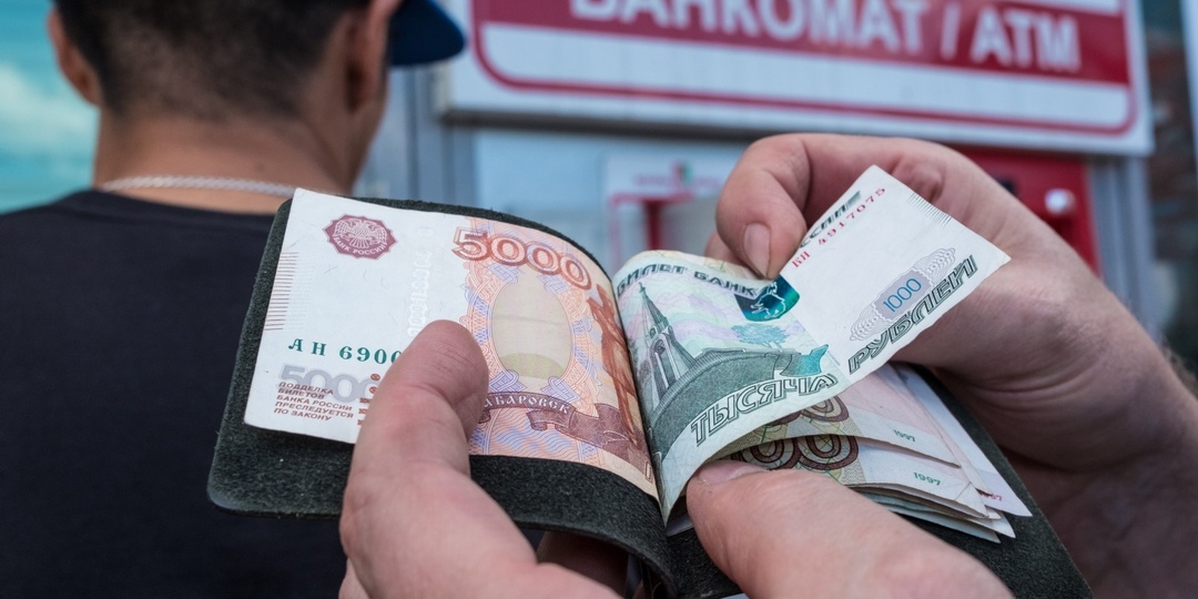 Приезжие рассказали, как осваивают российскую социалку: «У нас в собственности две квартиры»