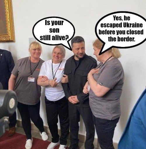 Надписи на фото из сети:— Ваш сын ещё жив?— Да, он бежал с Украины до того, как вы закрыли границу.