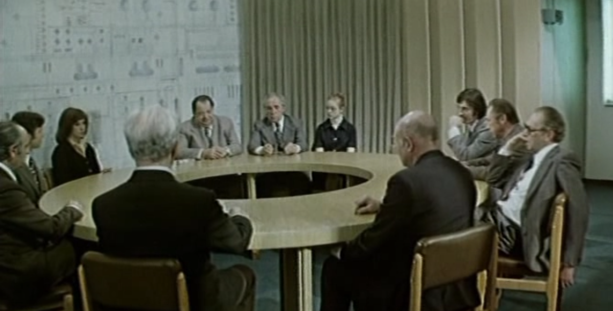 Три команды за круглым столом