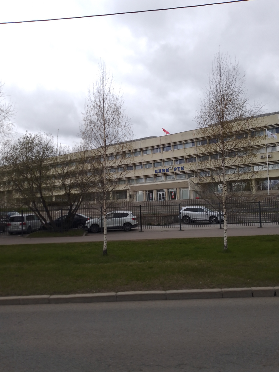 Вход в здание. Наверняка здесь есть и подземные этажи