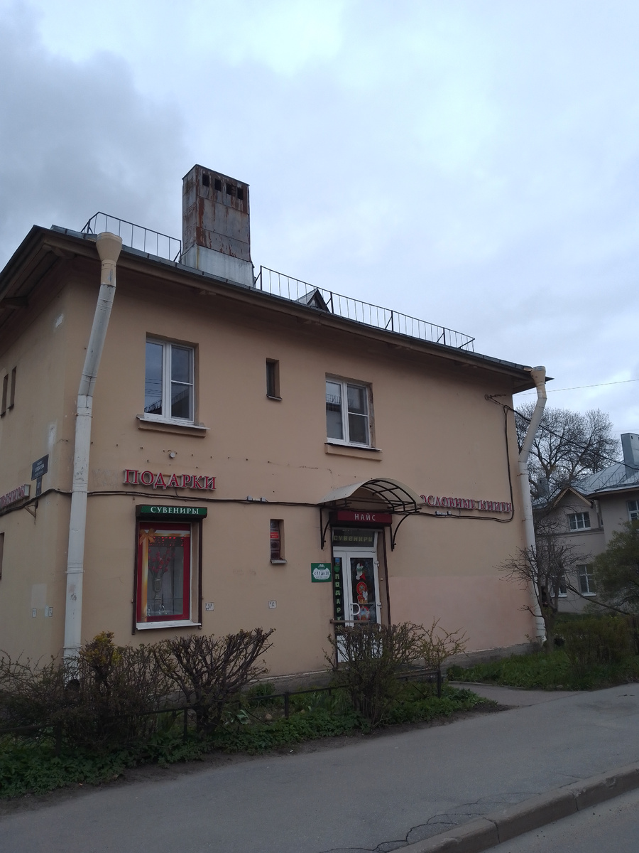 Вот такие двухэтажные домики на Невской Заставе 