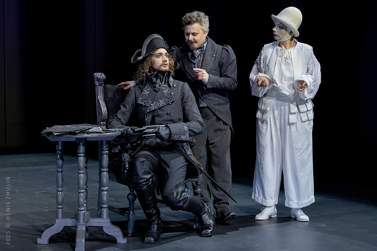 «Пуф, или Ложь и истина». Премьера Московского театра имени Евгения Вахтангова. Фоторепортаж Дениса Жулина