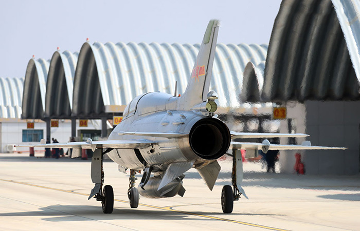J-7 служит в том числе и учебным целям./ Фото: militaryfactory.com