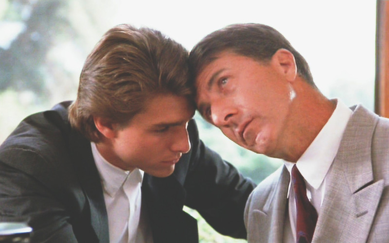 Фотография Дастина Хоффмана в роли Рэймонда Бэббита из фильма «Человек дождя».  Этот персонаж основан на реальных людях с синдромом саванта, демонстрирующих выдающиеся способности в узких областях.