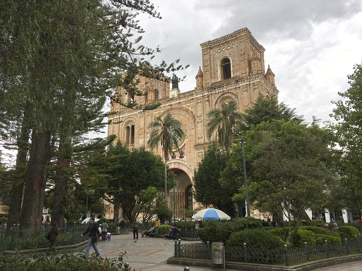 Парк Кальдерон, Куэнка, Эквадор. Фото автора