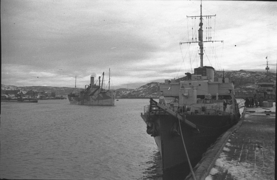 Конвои в порту Мурманска во время Второй Мировой Войны. Фото из сети интернет