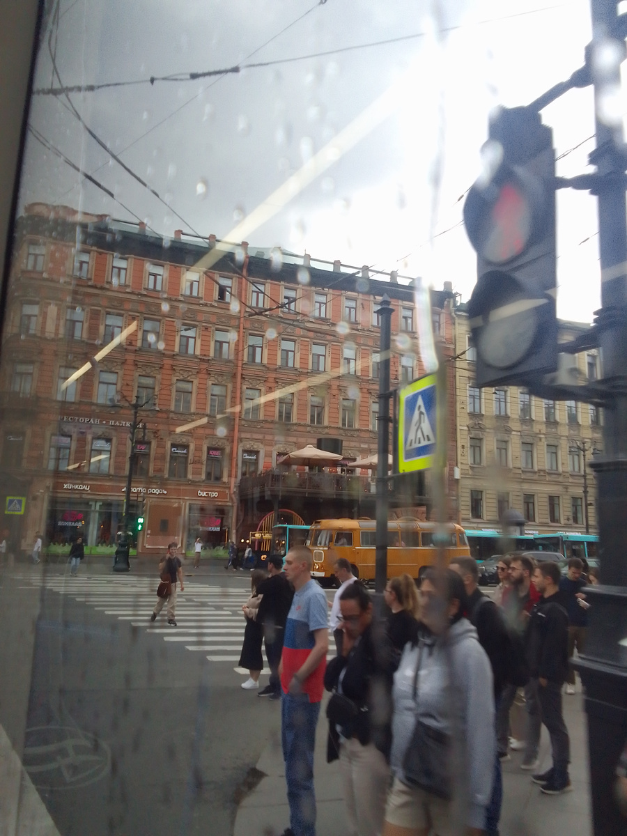 Такой почти весь июнь. Но я люблю город в любом его проявлении. Он такой один.