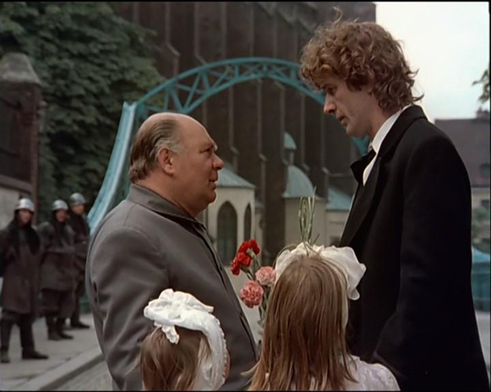 «Убить Дракона». Бургомистр и Ланцелот. [http://nnm.ru/blogs/vidokss/ubit_drakona_1988_dvdrip/]