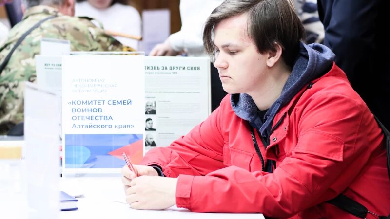     Ярмарка трудоустройства «Работа России. Время возможностей» в АлтГУ Фото: Дмитрий Герайкин