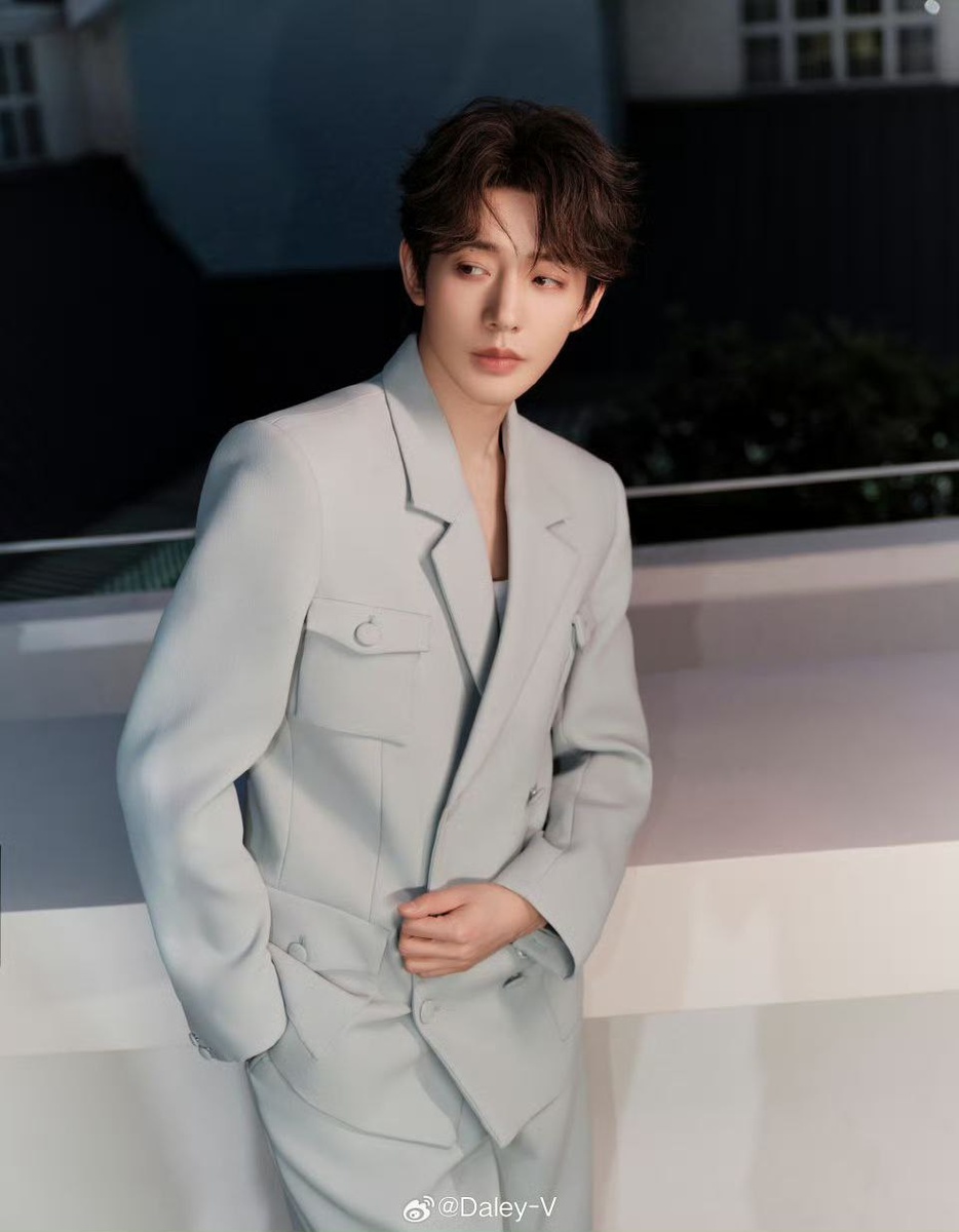 Актёр Дэн Вэй. Листайте галерею, чтобы увидеть больше...