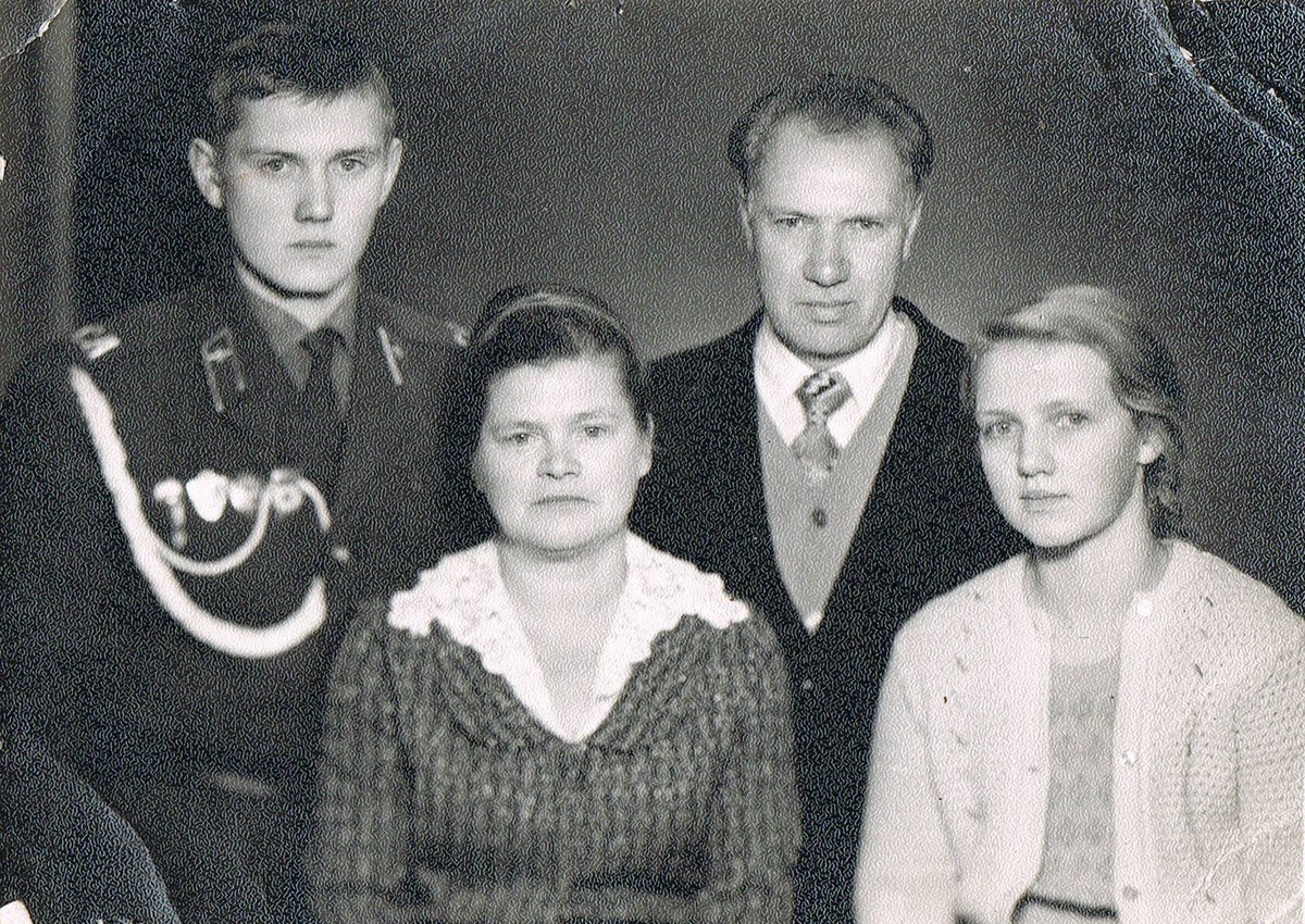 Конец 1970-х годов. семья Дюндюкова Ивана Петровича