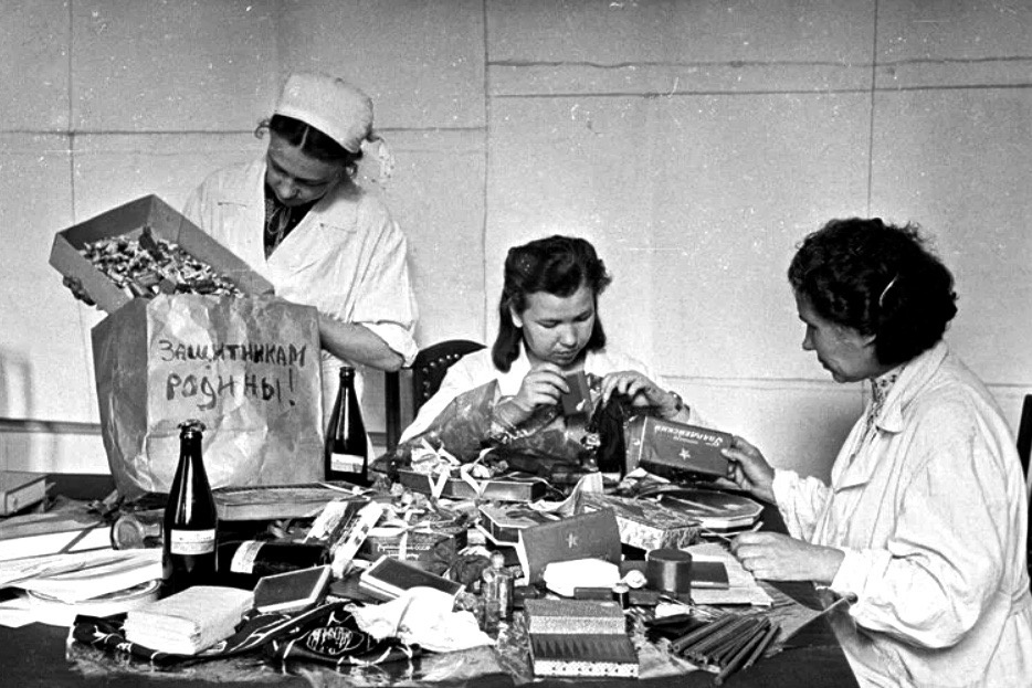 Отправка конфет и шоколада на фронт.