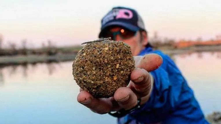 Прикормка для рыбалки. Источник фото russrybalka.ru