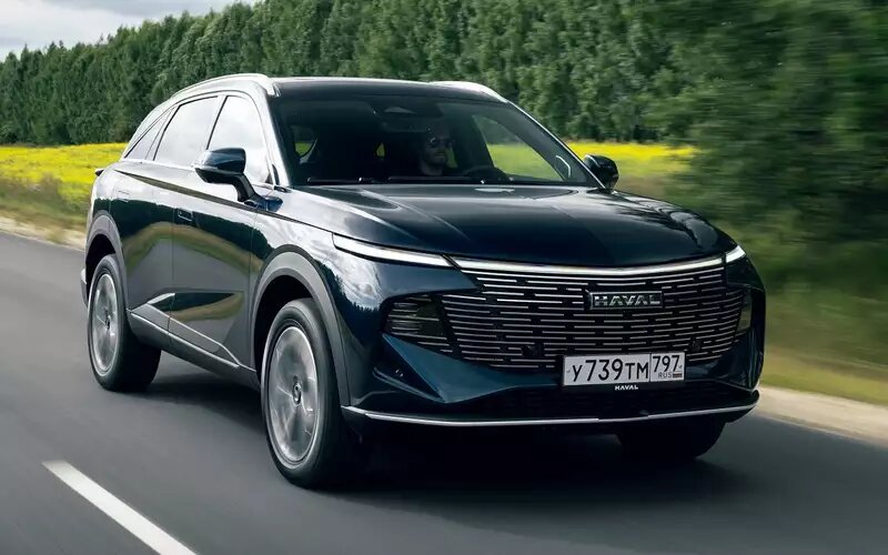    Кузов Haval F7 вобрал в себя весь набор модных дизайнерских решений.