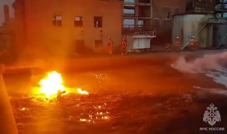    Горел завод «Синтез спирт». В Орске на пожаре пострадала 42-летняя женщина Белов Михаил Александрович