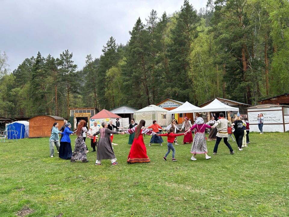    Ярмарка "Ярмарочное колесо" . Источник: vk.com/yarmarkogroup