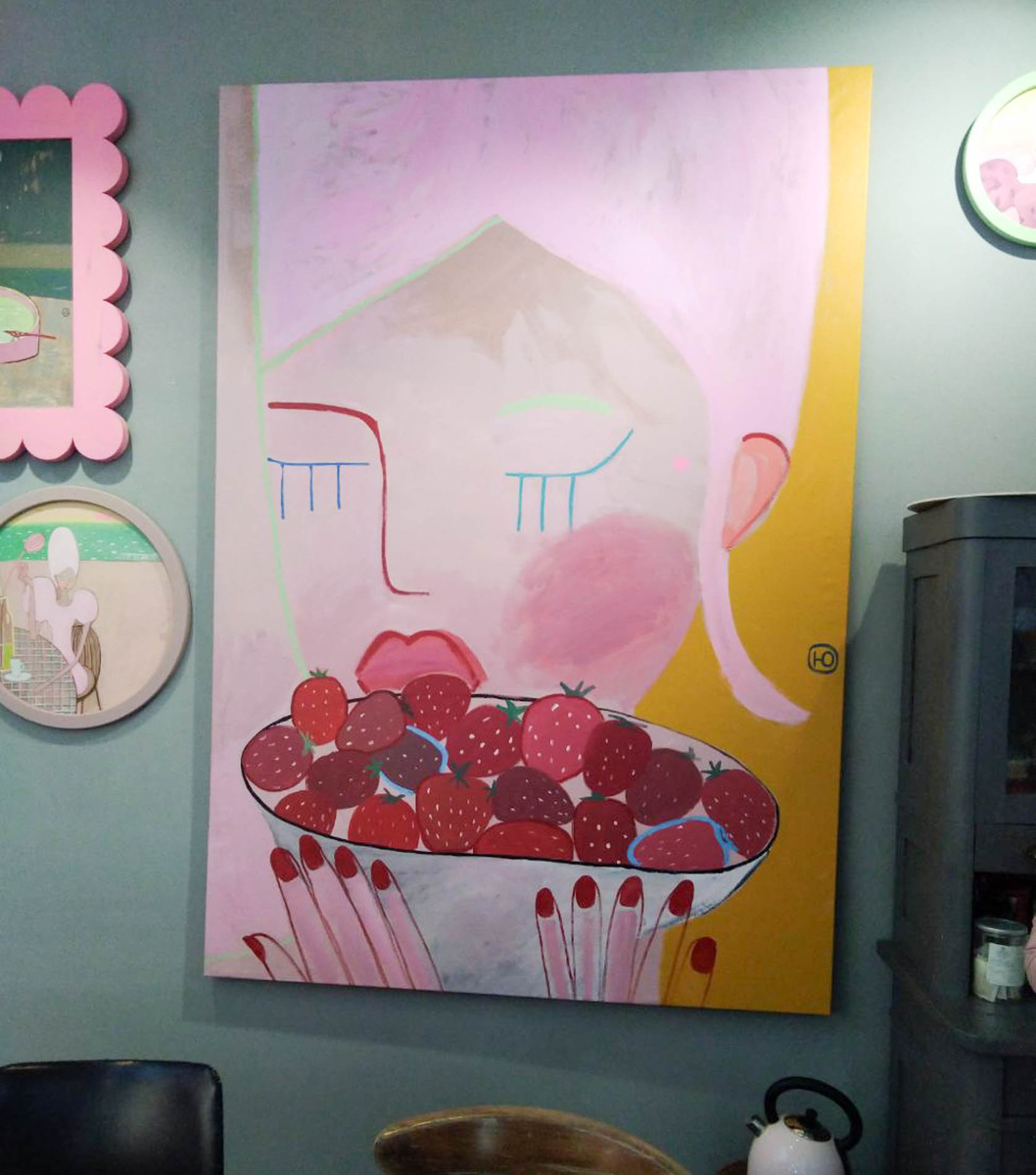 Фотографии картин Юлии на выставке