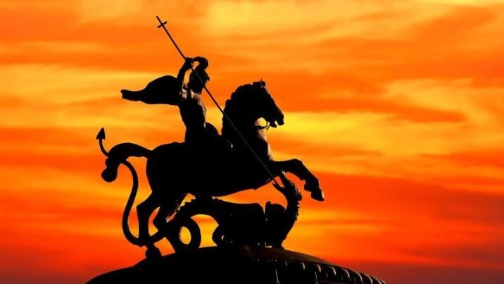    Памятник Георгию Победоносцу. Фото: Protasov AN / Shutterstock / Fotodom