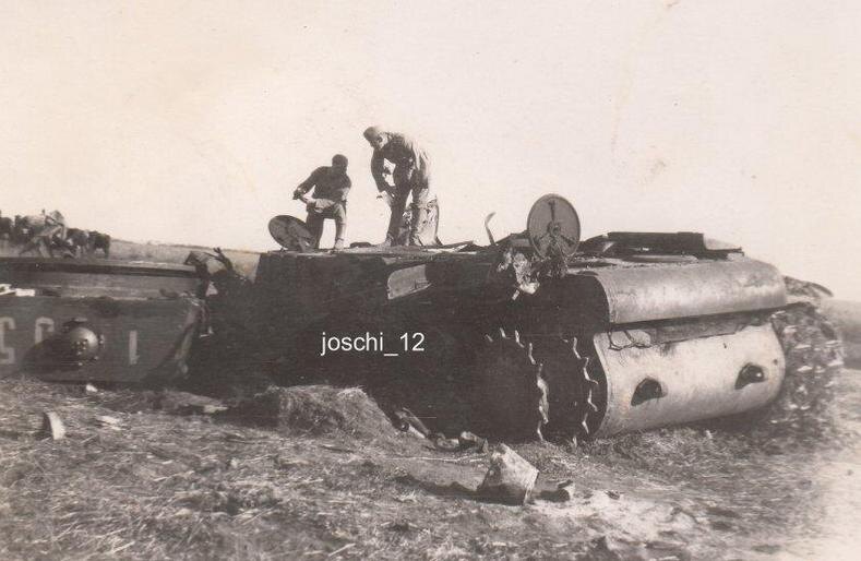 Экранированный танк КВ-1 из 142-й танковой бригады