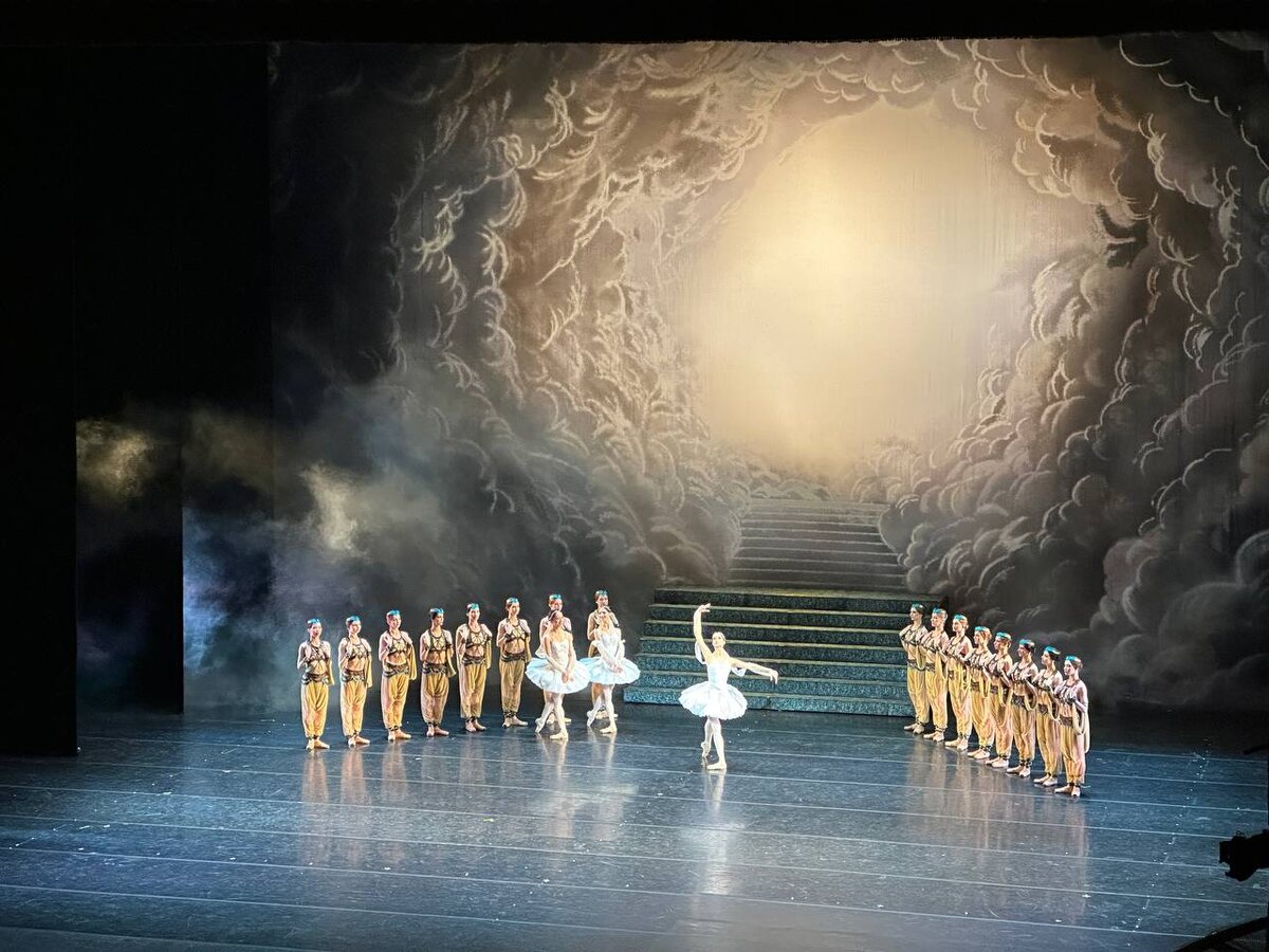 Декорации и костюмы на Балете Боядерка просто потрясающие!