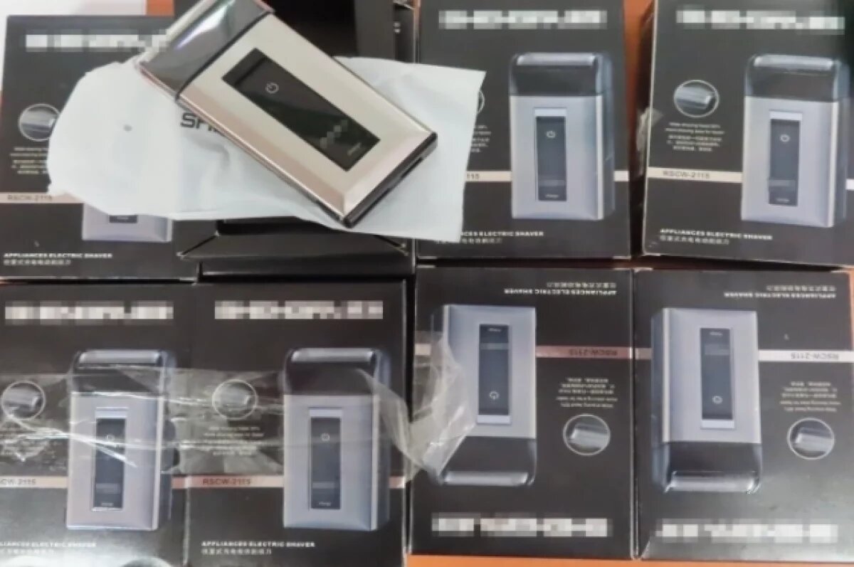    Двое мужчин пытались провезти в Челябинск более десятка электробритв